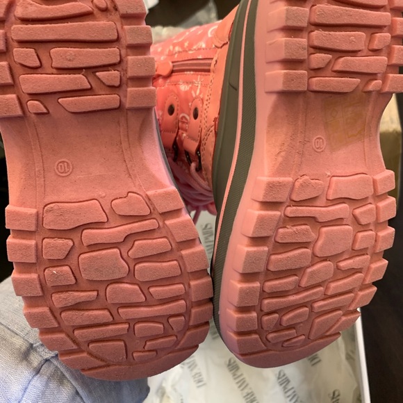 New in box pink snow boots little kids size 10 with faux fur lining - Picture 4 of 16